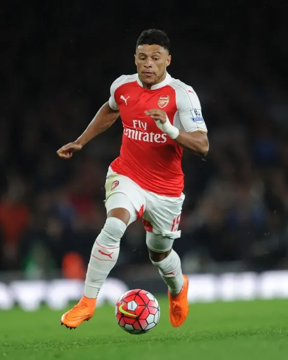 Framed Print : Intense Action: Oxlade-Chamberlain's Battle in Arsenal vs. Liverpool (2015 / 16) Framed Print : Intense Action: Oxlade-Chamberlain's Battle in Arsenal vs. Liverpool (2015 / 16)