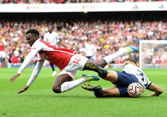 Framed Print : Intense Arsenal vs. Tottenham Clash: Eddie Nketiah vs. Micky van de Ven at Emirates Stadium (2023-24)