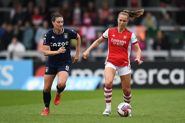 Intense Battle: Arsenal Women vs. Aston Villa Women in FA WSL Match (2021-22)