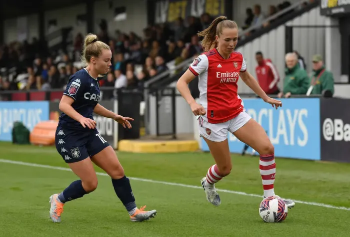 Framed Print : Intense Battle: Arsenal Women vs Aston Villa Women in FA WSL Match (2021-22)