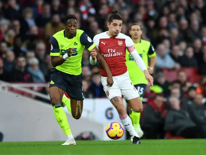 Framed Print : Intense Battle: Bellerin vs. Kongolo - Arsenal vs. Huddersfield, Premier League