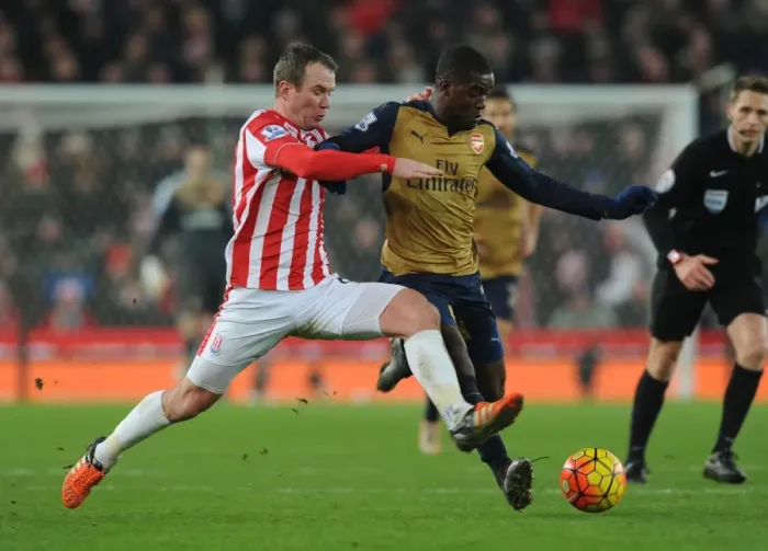 Framed Print : Intense Battle: Campbell vs Whelan - Stoke City vs Arsenal (2015-16) Framed Print : Intense Battle: Campbell vs Whelan - Stoke City vs Arsenal (2015-16)
