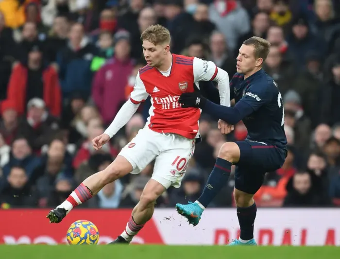 Framed Print : Intense Battle: Emile Smith Rowe vs. Matej Vydra in Arsenal's Premier League Clash