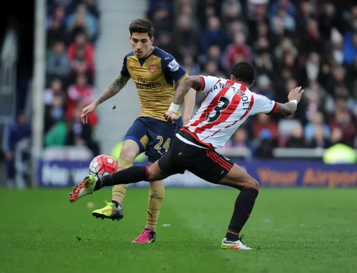 Framed Print : Intense Battle: Hector Bellerin vs. Patrick van Aanholt at Sunderland's Stadium of Light (Arsenal vs. Sunderland, Premier League 2015-16)