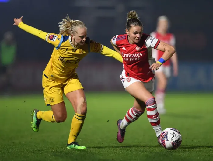 Framed Print : Intense Battle: Laura Wienroither vs. Amalie Eikeland - Arsenal Women vs. Reading Women, FA WSL Clash at Meadow Park