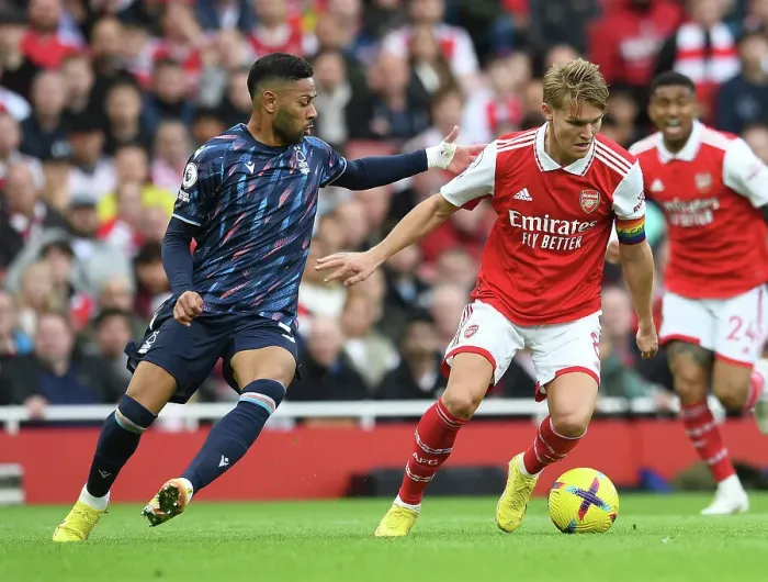 Framed Print : Intense Battle: Odegaard Denies Lodi in Arsenal's Victory over Nottingham Forest (2022-23)