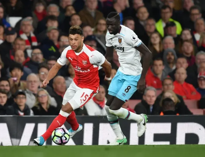 Framed Print : Intense Battle: Oxlade-Chamberlain vs. Kouyate in Arsenal's Premier League Showdown