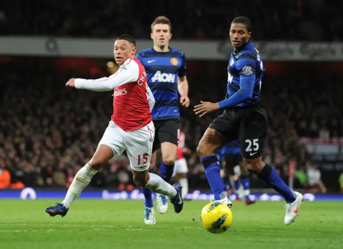 Framed Print : Intense Battle: Oxlade-Chamberlain vs Valencia - Arsenal vs Manchester United (2011-12) Framed Print : Intense Battle: Oxlade-Chamberlain vs Valencia - Arsenal vs Manchester United (2011-12)