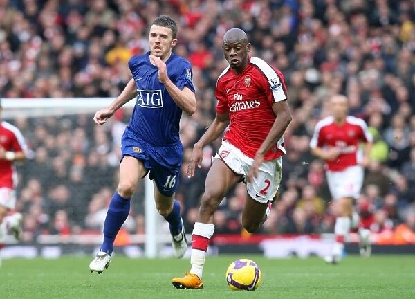 Intense Clash: Abou Diaby vs. Michael Carrick in Arsenal's 2-1 Victory over Manchester United, Barclays Premier League, Emirates Stadium (08 / 11 / 08)