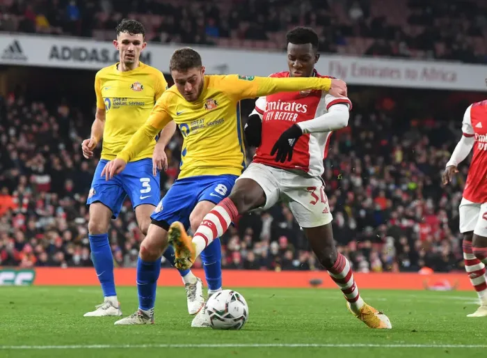 Framed Print : Intense Clash: Nketiah vs Embleton - Arsenal vs Sunderland, Carabao Cup Quarters