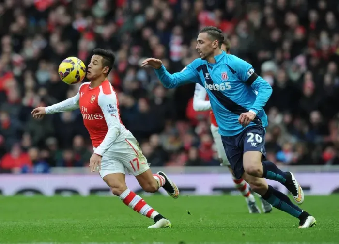 Framed Print : Intense Face-Off: Alexis Sanchez vs. Geoff Cameron - Arsenal's Battle Against Stoke City