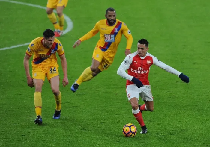 Framed Print : Intense Face-off: Alexis Sanchez vs. Martin Kelly and Jason Puncheon (Arsenal vs. Crystal Palace, 2016-17) Framed Print : Intense Face-off: Alexis Sanchez vs. Martin Kelly and Jason Puncheon (Arsenal vs. Crystal Palace, 2016-17)