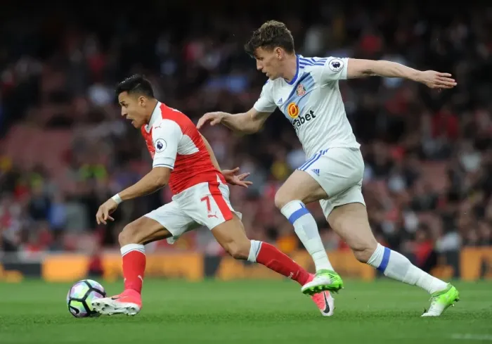 Framed Print : Intense Face-Off: Alexis Sanchez vs. Billy Jones - Premier League Battle Framed Print : Intense Face-Off: Alexis Sanchez vs. Billy Jones - Premier League Battle