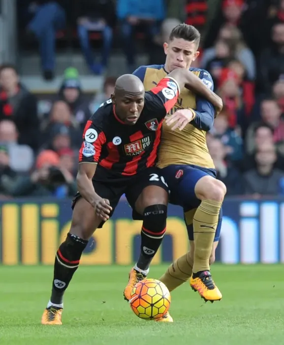 Framed Print : Intense Face-off: Gabriel vs. Afobe - Bournemouth vs. Arsenal (2015-16)