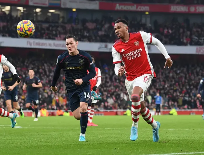 Framed Print : Intense Face-Off: Magalhaes vs. Roberts - Arsenal's Battle Against Burnley Framed Print : Intense Face-Off: Magalhaes vs. Roberts - Arsenal's Battle Against Burnley
