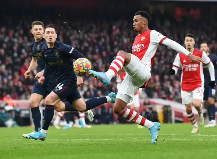 Framed Print : Intense Face-Off: Magalhaes vs. Roberts - Arsenal's Battle Against Burnley (2021-22) Framed Print : Intense Face-Off: Magalhaes vs. Roberts - Arsenal's Battle Against Burnley (2021-22)