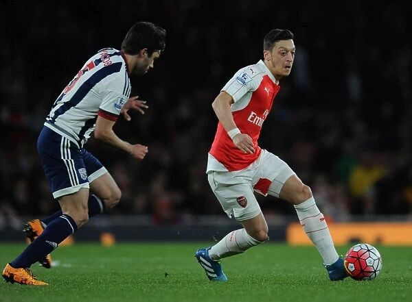 Intense Face-Off: Mesut Ozil vs. Claudio Yacob in Arsenal's Battle Against West Brom (Premier League 2015-16)