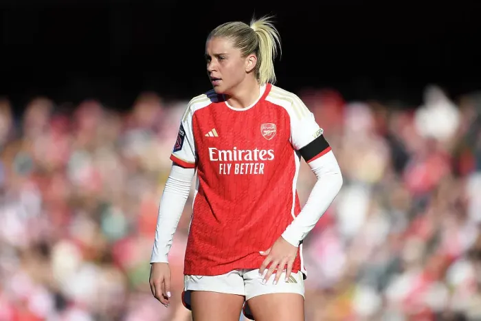 Framed Print : Intense Focus: Alessia Russo at Emirates Stadium - Arsenal vs Aston Villa (2023-24)