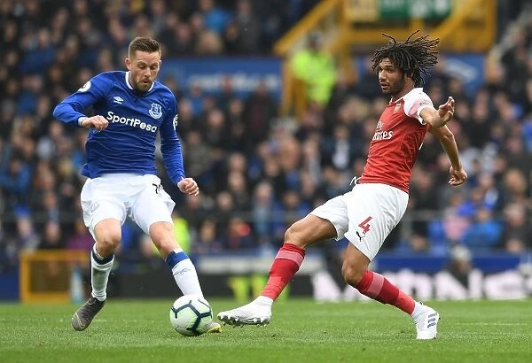 Intense Midfield Battle: Elneny vs Sigurdsson, Everton vs Arsenal, Premier League 2018-19