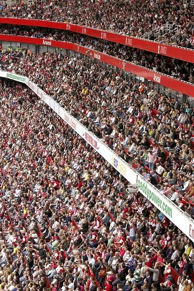 Intense Rivalry: Arsenal vs. Chelsea at Emirates Stadium, 1-1 FA Premiership Stalemate, 2007