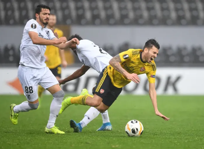 Framed Print : Intense Rivalry: Dani Ceballos vs Mikel Agu in Vitoria Guimaraes vs Arsenal UEFA Europa League Match (2019-20) Framed Print : Intense Rivalry: Dani Ceballos vs Mikel Agu in Vitoria Guimaraes vs Arsenal UEFA Europa League Match (2019-20)