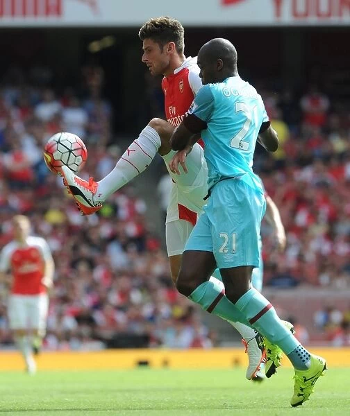 Intense Rivalry: Giroud vs Ogbonna - Arsenal vs West Ham Football Battle