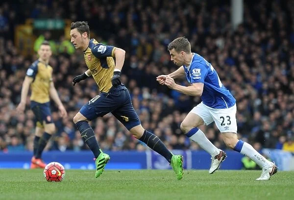 Intense Rivalry: Mesut Ozil vs Seamus Coleman Battle at Goodison Park - Everton vs Arsenal, Premier League 2015-16