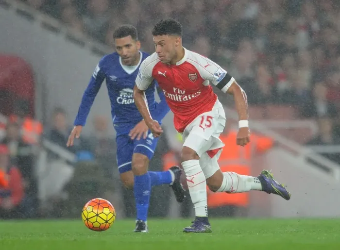 Framed Print : Intense Rivalry: Oxlade-Chamberlain vs. Lennon Clash in Arsenal vs. Everton Premier League Showdown Framed Print : Intense Rivalry: Oxlade-Chamberlain vs. Lennon Clash in Arsenal vs. Everton Premier League Showdown