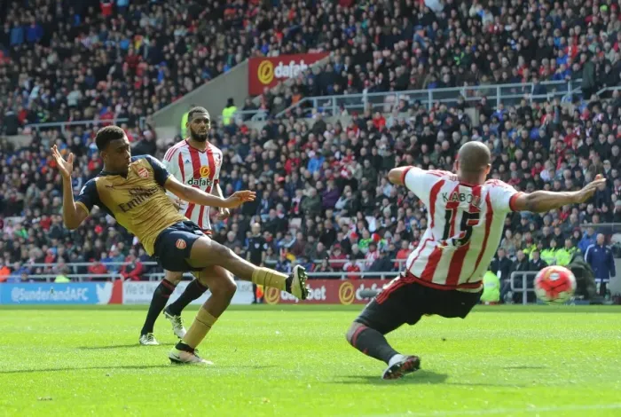 Framed Print : Intense Showdown: Iwobi vs. Kaboul in Arsenal's Battle against Sunderland