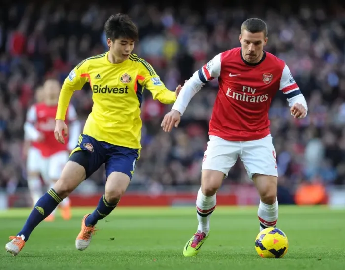 Framed Print : Intense Showdown: Podolski vs. Ki in Arsenal's Battle Against Sunderland