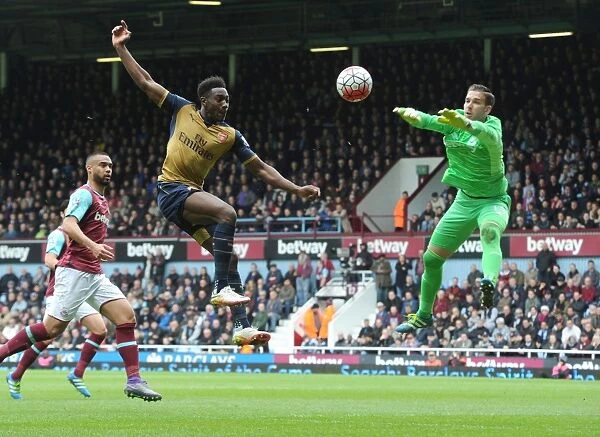 Intense Showdown: Welbeck vs. Adrian - Arsenal's Attempt to Score Past West Ham's Goalkeeper
