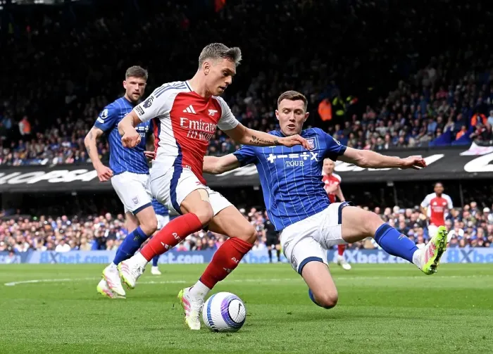 Framed Print : Ipswich Town FC v Arsenal FC - Premier League