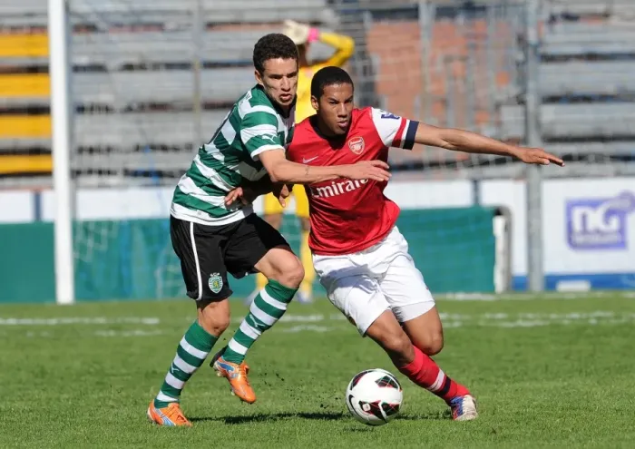 Framed Print : Isaac Hayden (Arsenal) Wallyson Mallmann (Sporting). Arsenal U19 1: 3 Sporting Lisbon U19