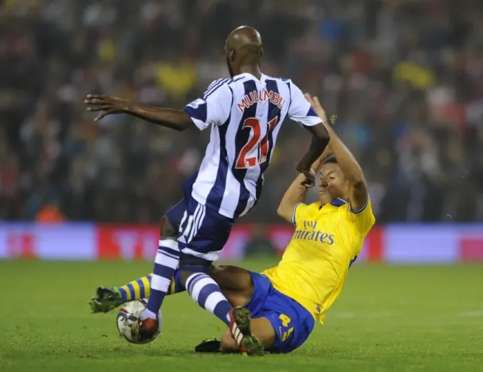 Framed Print : Isaac Hayden (Arsenal) Youssouf Mulumbu (WBA). West Bromwich Albion 1: 1 Arsenal. 3 Framed Print : Isaac Hayden (Arsenal) Youssouf Mulumbu (WBA). West Bromwich Albion 1: 1 Arsenal. 3