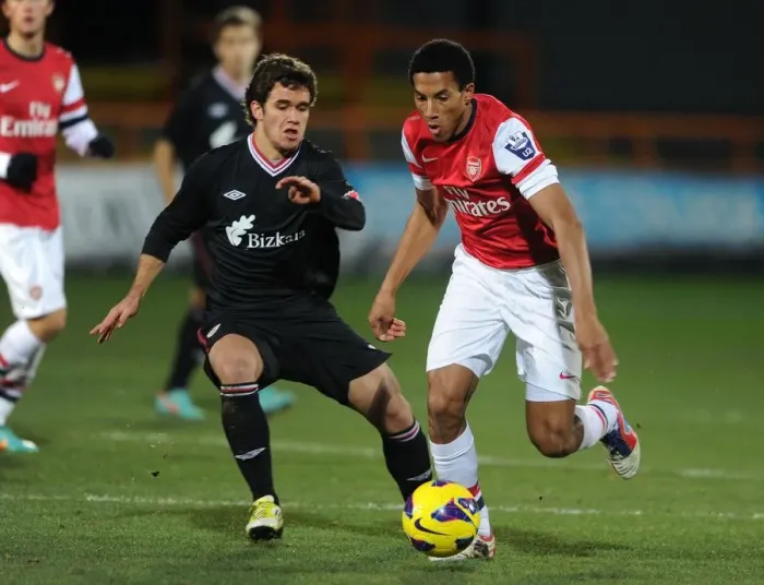 Framed Print : Isaac Hayden vs. Ager Aqueche: Clash of the NextGen Stars at Arsenal U19 vs. Athletico Bilbao U19