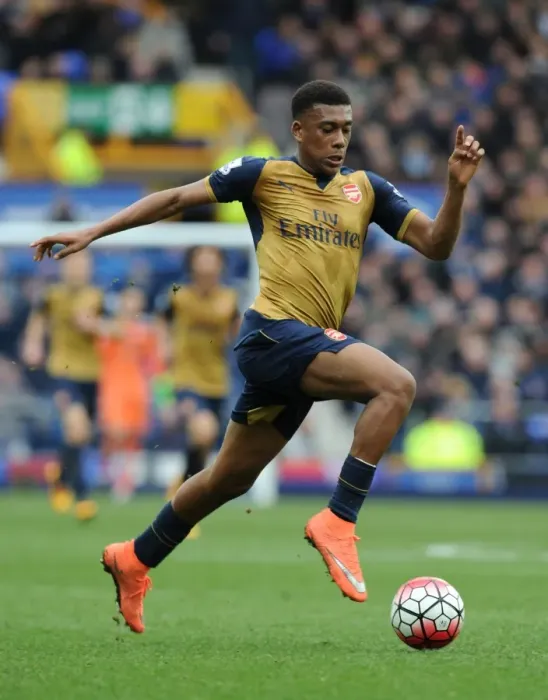 Framed Print : Iwobi in Action: Everton vs. Arsenal, Premier League 2015-16