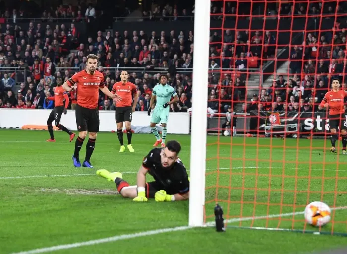 Framed Print : Iwobi Scores the Winner: Arsenal's Europa League Victory Over Rennes