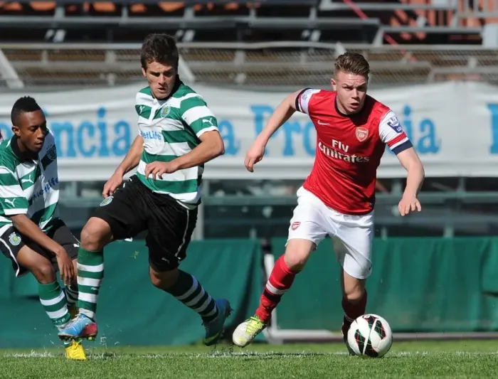 Framed Print : Jack Jebb (Arsenal) Diego Rubio (Sporting). Arsenal U19 1: 3 Sporting Lisbon U19