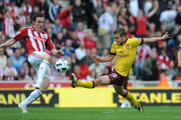 Framed Print : Jack Wilshere (Arsenal) Dean Whitehead (Stoke). Stoke City 3: 1 Arsenal Framed Print : Jack Wilshere (Arsenal) Dean Whitehead (Stoke). Stoke City 3: 1 Arsenal