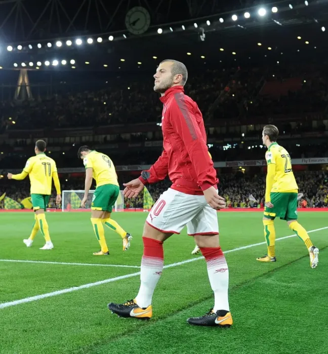 Framed Print : Jack Wilshere (Arsenal) before the match