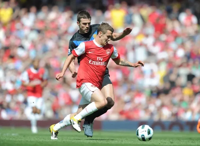 Framed Print : Jack Wilshere (Arsenal) Michael Carrick (Man United). Arsenal 1: 0 Manchester United