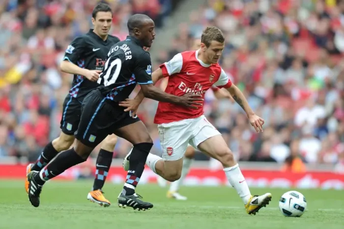 Framed Print : Jack Wilshere (Arsenal) Nigel Reo-Coker (Aston Villa). Arsenal 1: 2 Aston Villa