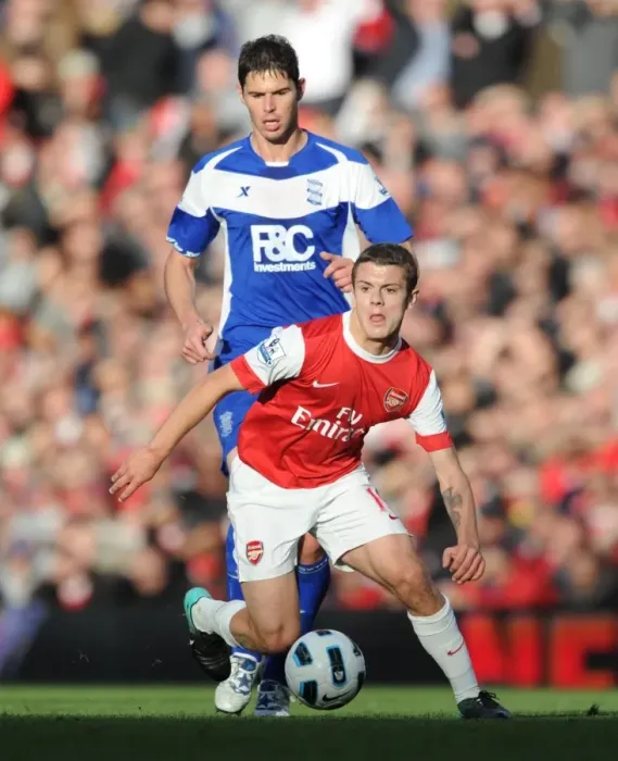 Framed Print : Jack Wilshere (Arsenal) Nikola Zigic (Birmingham). Arsenal 2: 1 Birmingham City