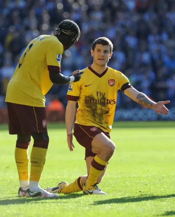 Framed Print : Jack Wilshere and Bacary Sagna (Arsenal) West Bromwich Albion 2: 2 Arsenal
