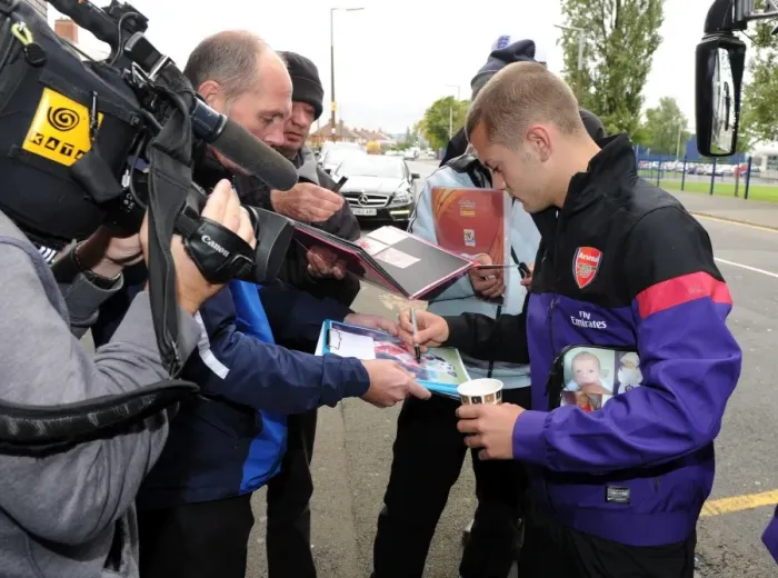 Framed Print : Jack Wilshere Signs Autographs Before Arsenal U21 vs. West Bromwich Albion U21 (2012-13) Framed Print : Jack Wilshere Signs Autographs Before Arsenal U21 vs. West Bromwich Albion U21 (2012-13)