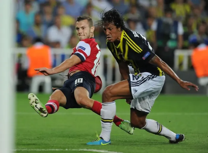 Framed Print : Jack Wilshere vs Bruno Alves: Battle in Istanbul - Arsenal's Champions League Play-offs Clash with Fenerbahce