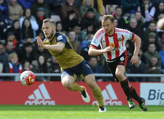 Framed Print : Jack Wilshere vs. Lee Cattermole: Intense Face-Off in Arsenal's Battle against Sunderland