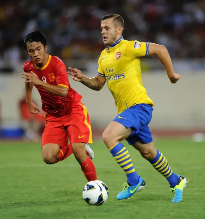 Framed Print : Jack Wilshere vs Pham Nguyen Sa: Vietnam vs Arsenal, 2013 Framed Print : Jack Wilshere vs Pham Nguyen Sa: Vietnam vs Arsenal, 2013