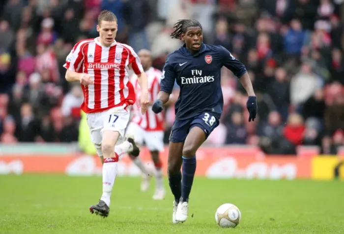 Framed Print : Jay Emmanuel-Thomas (Arsenal) Ryan Shawcross (Stoke). Stoke City 3: 1 Arsenal