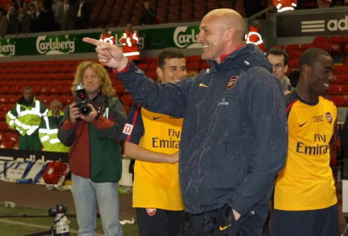 Framed Print : Jay Thomas and Steve Bould: Arsenal's FA Youth Cup Victory Celebration